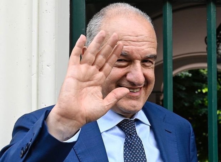 Atti di vandalismo al comitato elettorale di Michetti