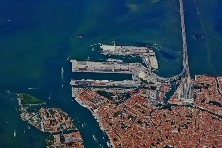 Venezia, 35 milioni di contributo per stop a grandi navi