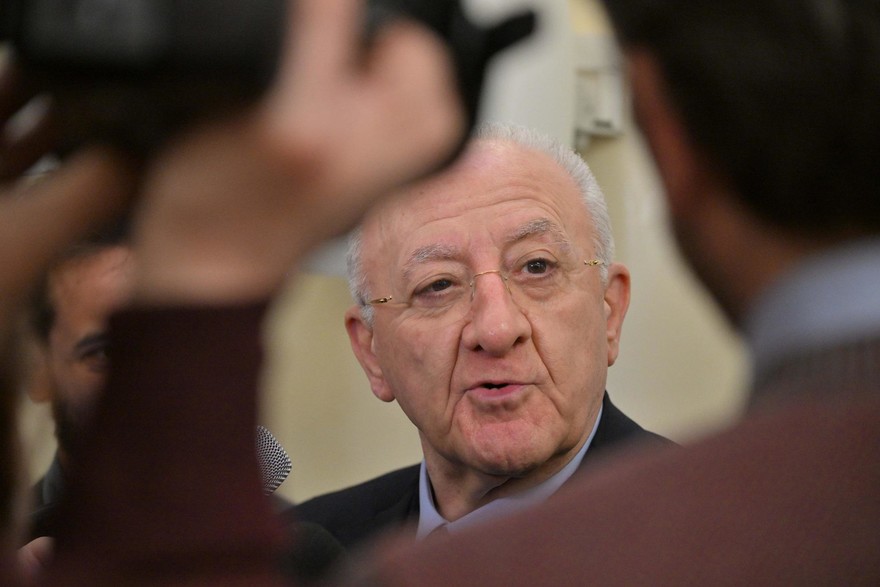 Campania verso le elezioni. De Luca rompe con il PD