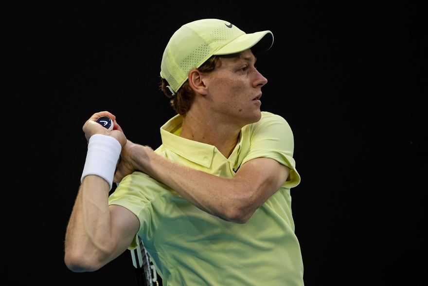 Australian Open, Sinner a vele spiegate. Avanza pure Sonego