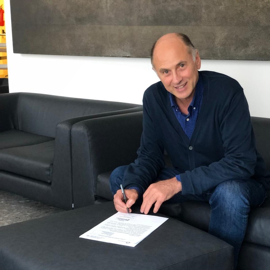 Adrian Bravi, letteratura sospesa tra passato e futuro 