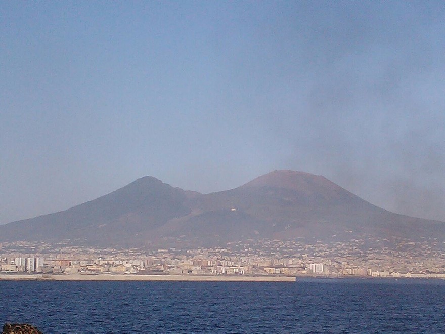 Napoli, sveglia prima dell'alba con il terremoto
