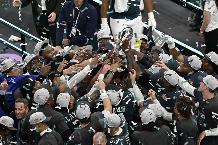 Super Bowl, i Philadelphia Eagles dominano i Kansas City Chiefs