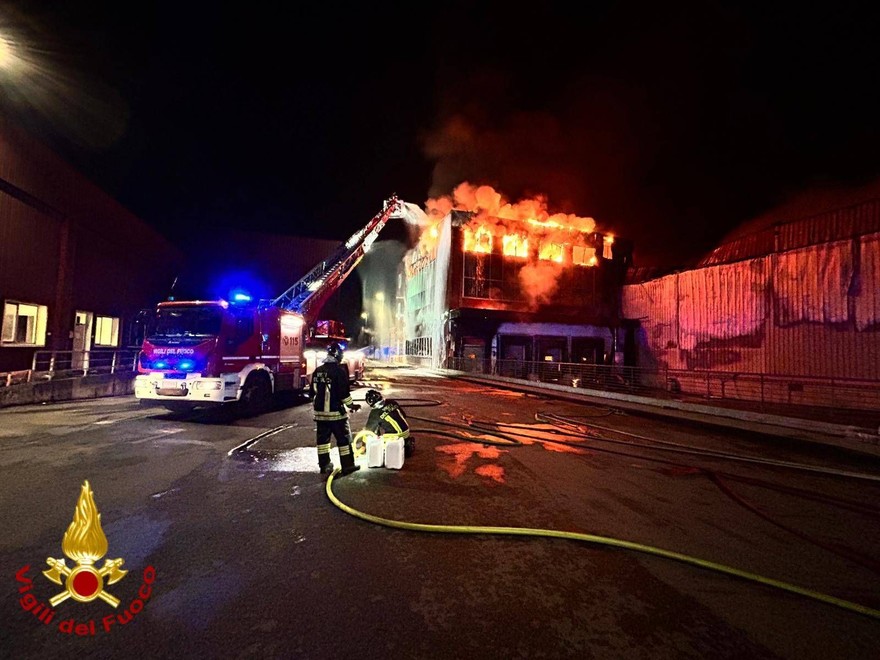 Reggio Emilia, incendio stabilimento Inalca, allarme inquinamento