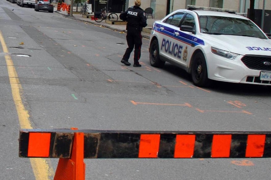 Canada, uomo apre il fuoco a Toronto e fa 12 feriti