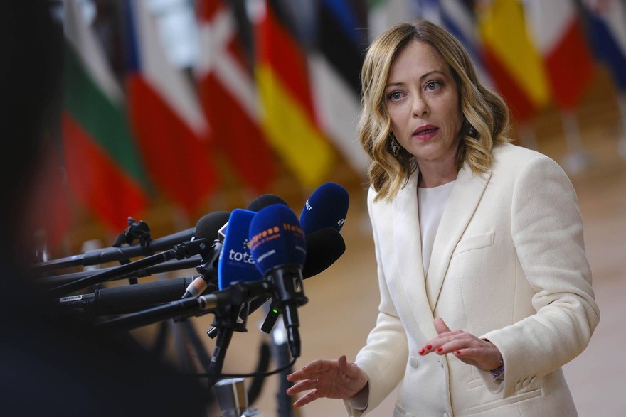 La Meloni è convinta, stare con l'Europa esclude gli Usa