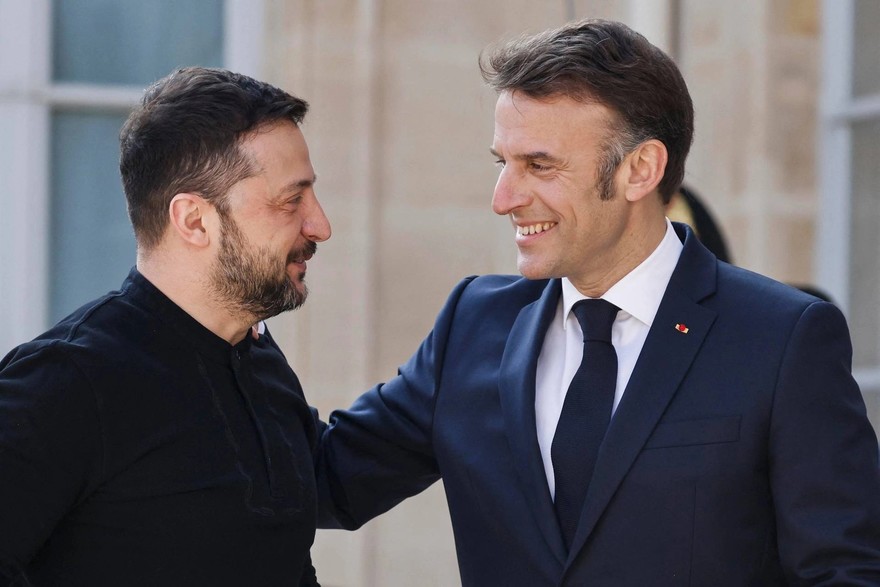 Vertice di Parigi, Macron rassicura l'Ucraina