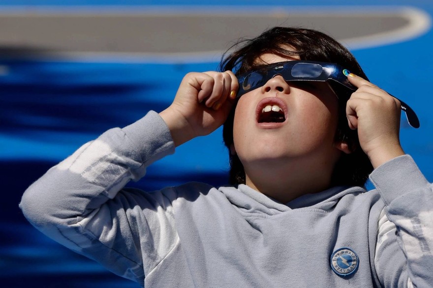 Eclissi di sole visibile anche in Italia, cosa succederà