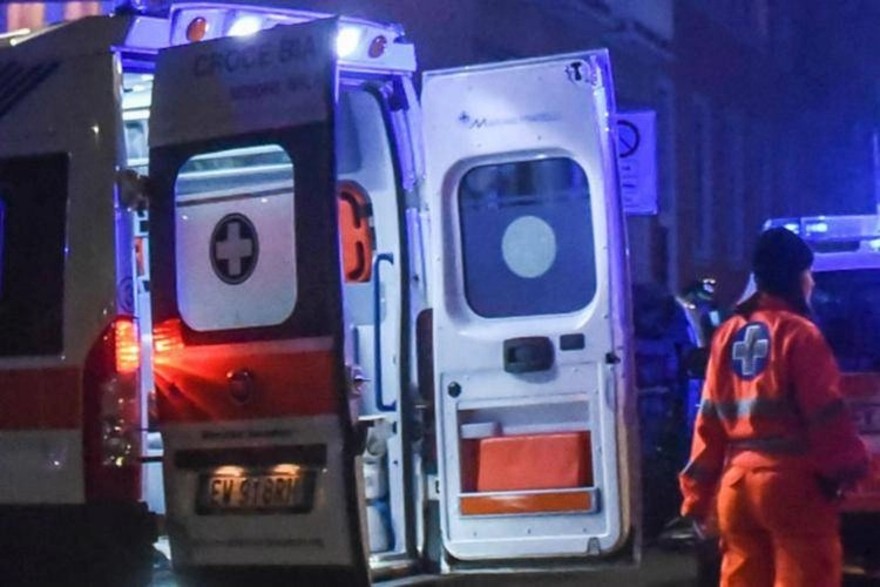 Investito da motrice mentre scarica merce, 60enne muore 