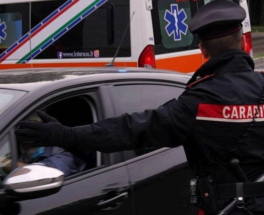 Roma, spari contro un'auto a Vitinia: ferito un uomo