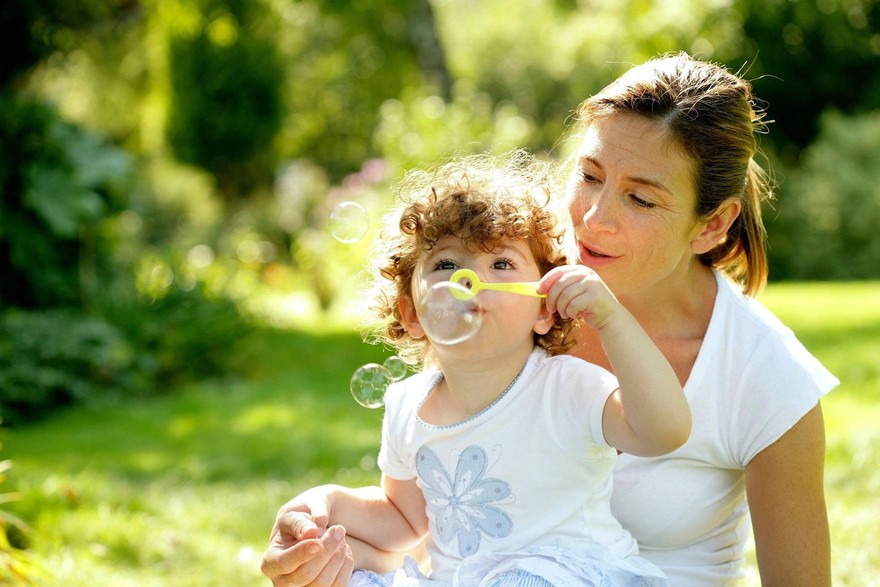 Oggi è la festa della mamma, come è nata e perché a maggio