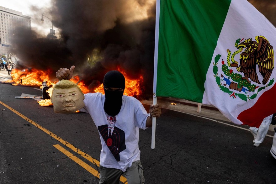 Los Angeles, scontri fra polizia e manifestanti