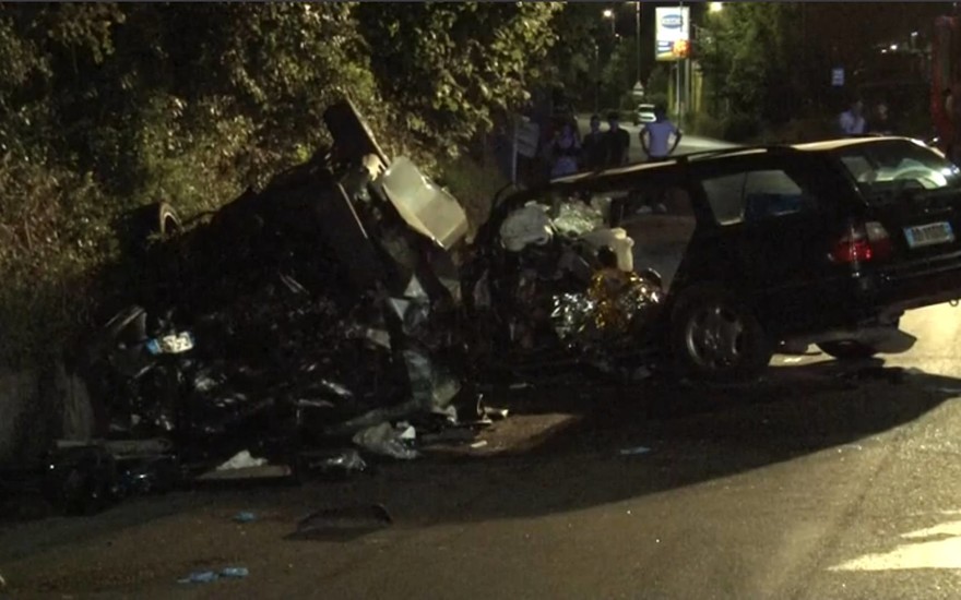 Tragedia sulla Casilina: quattro morti in incidente tra due auto